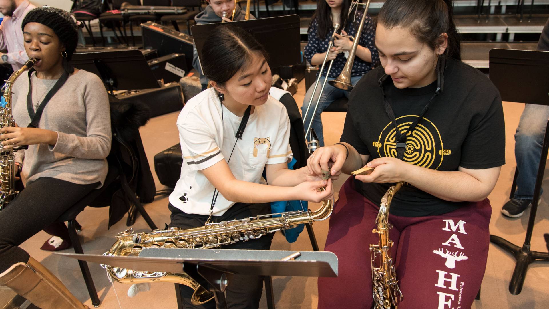 Students looking at saxophone mouth pieces