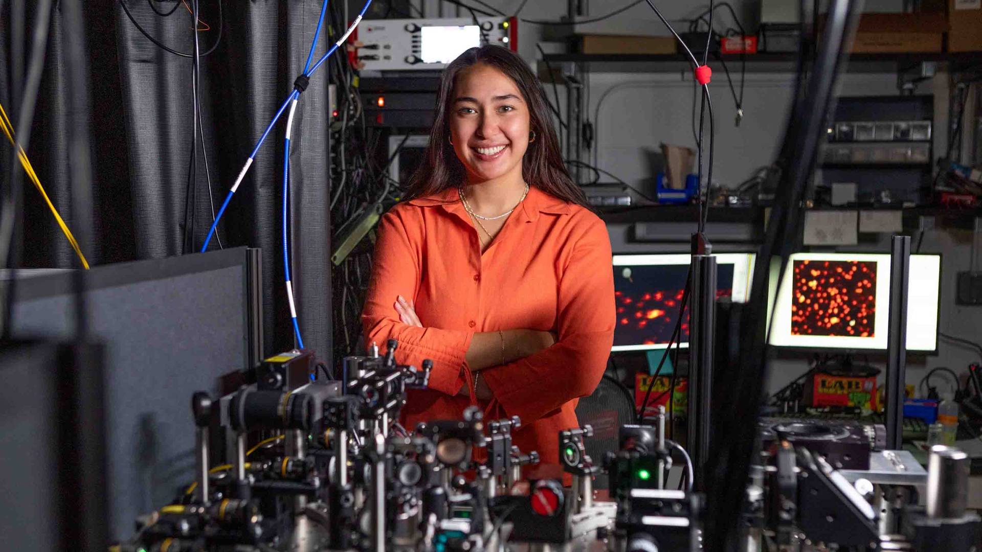 Elisabeth Rülke smiling in the lab