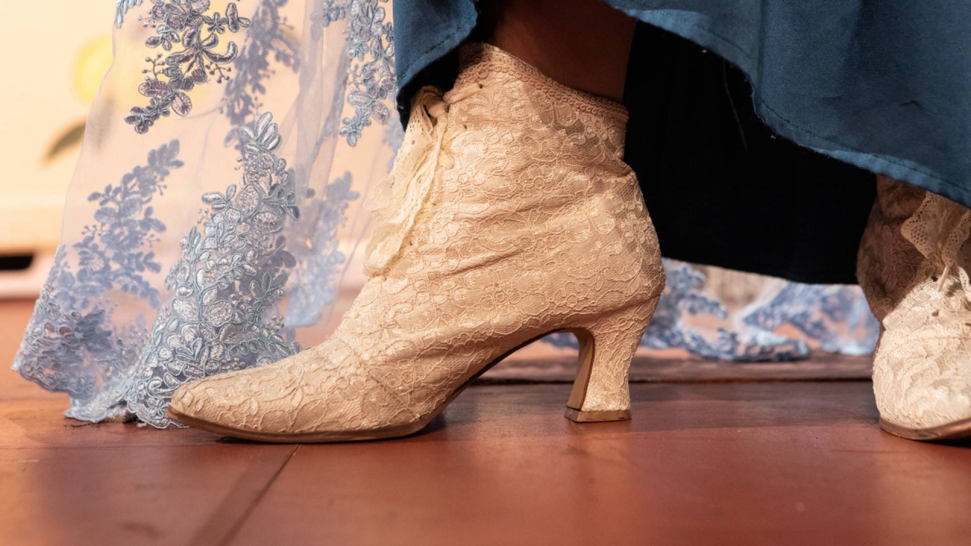 costume details of the actors