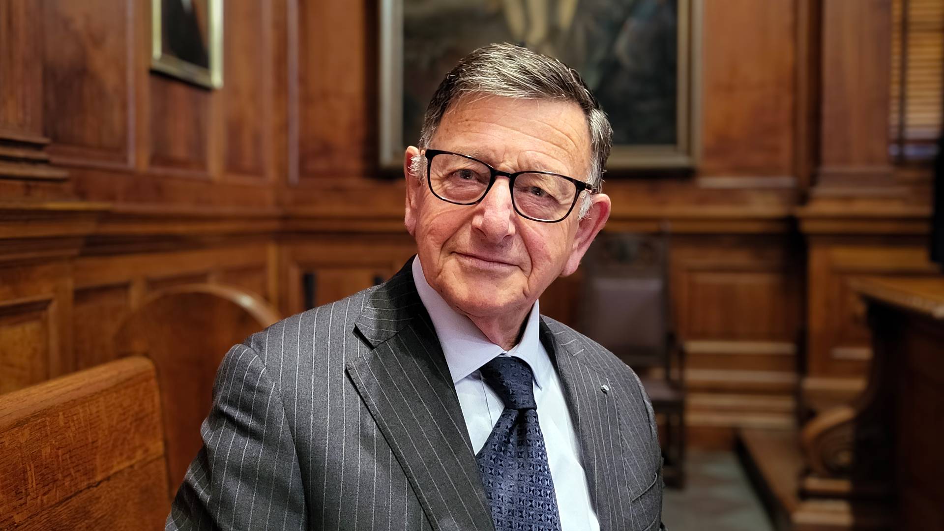 insert alt text here