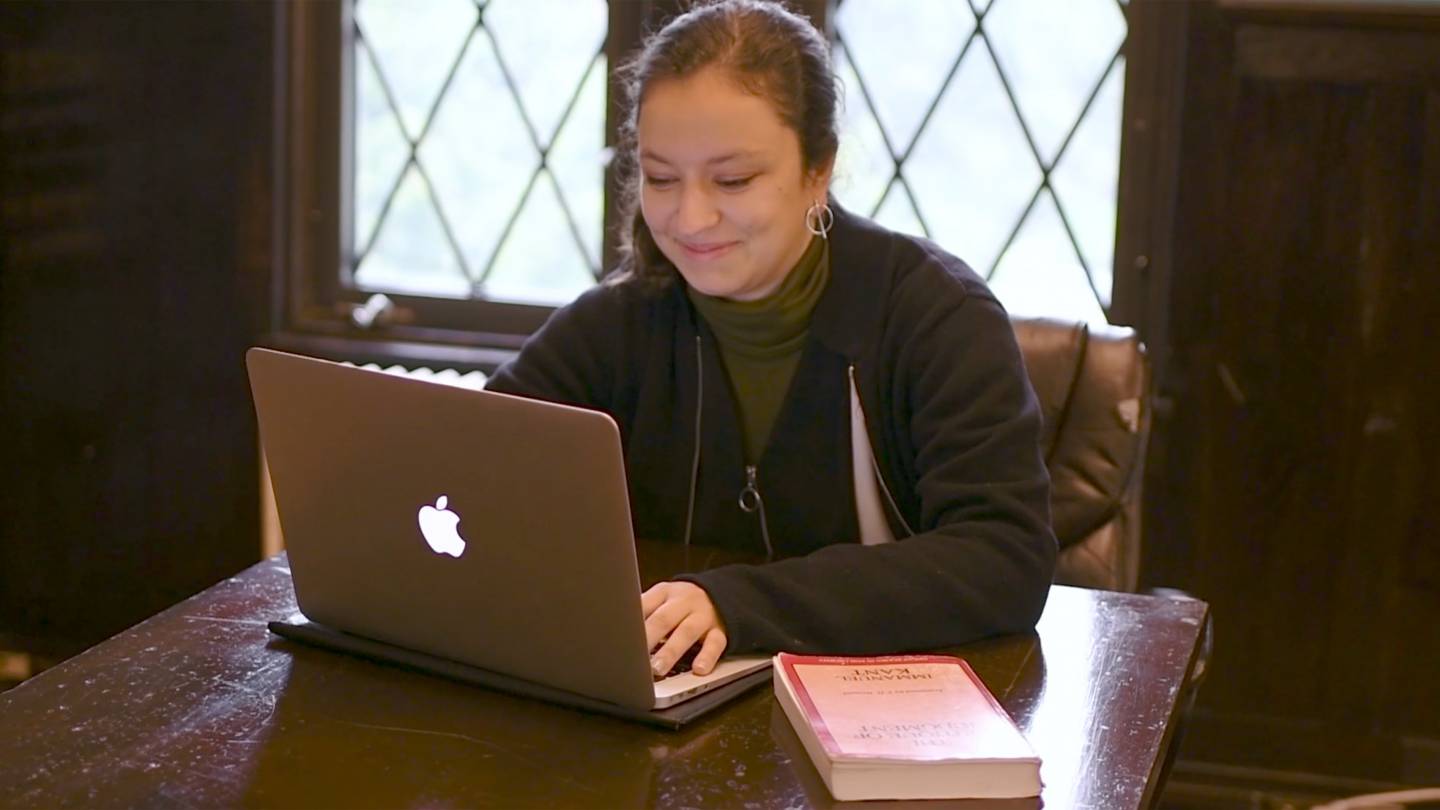 Esin Yunusoglu types on her laptop