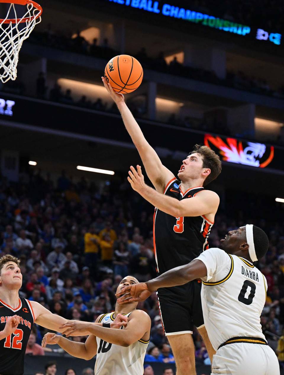 Ryan Langborg basketball layup