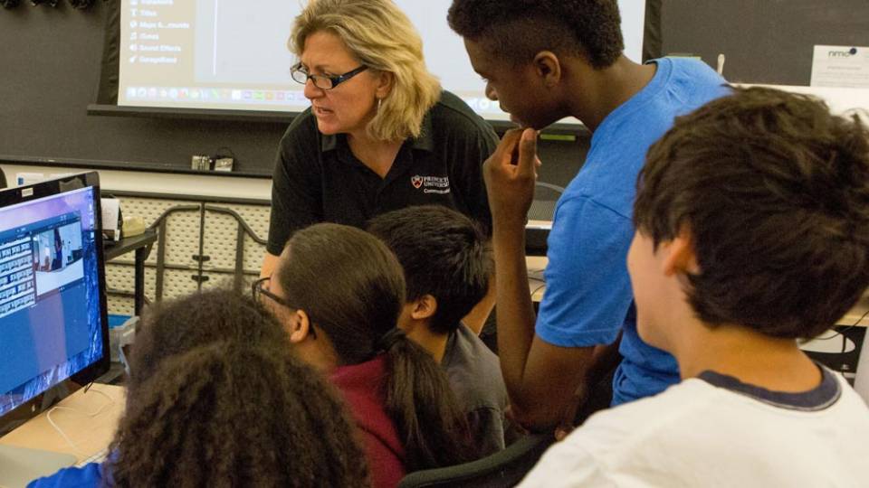 Community House STEAM Camp Denise Applewhite with students