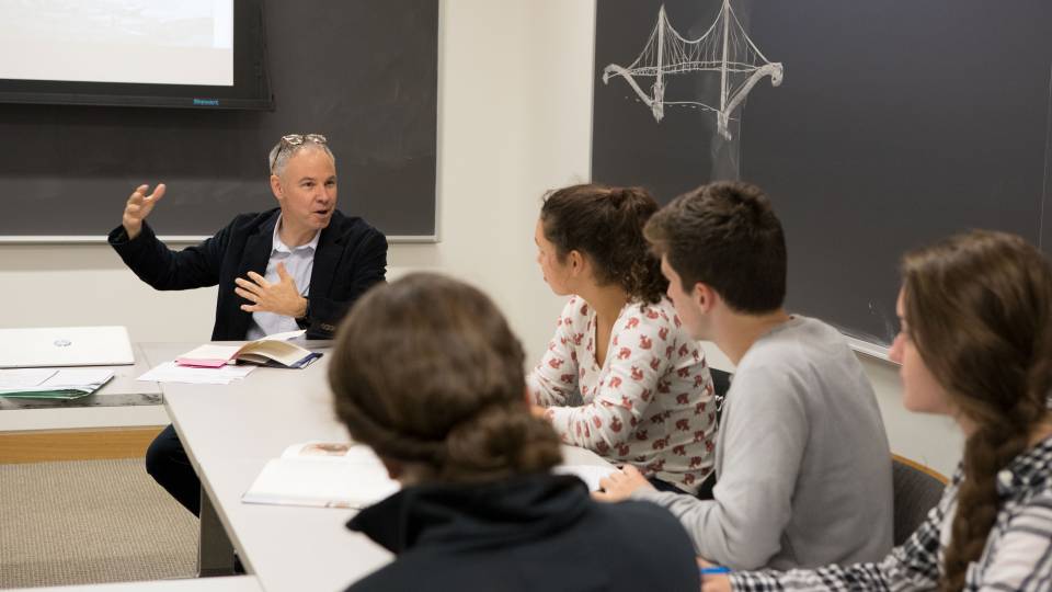 Professor Stan Allen teaching freshman seminar