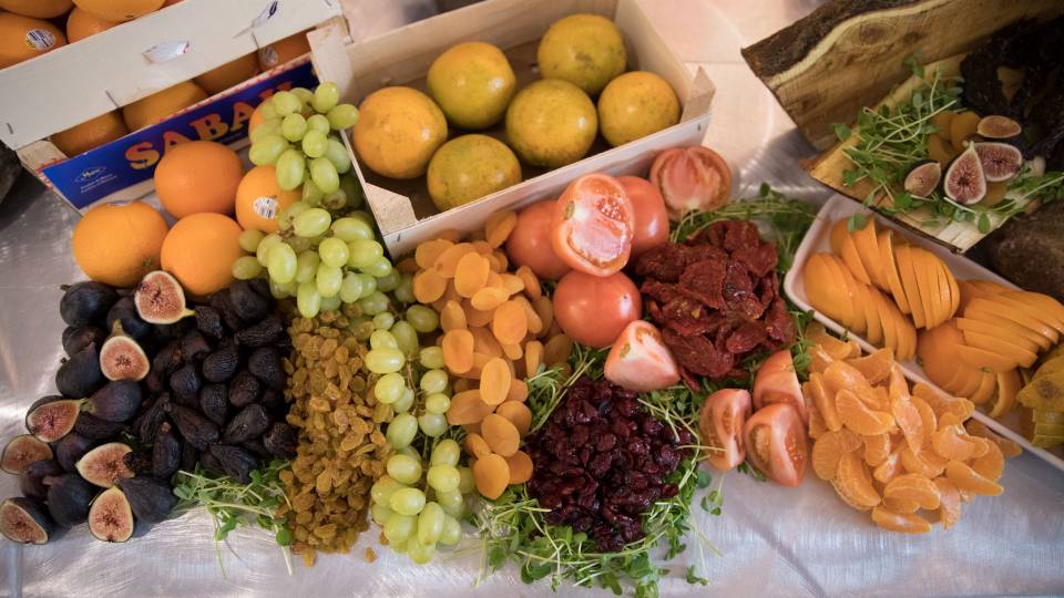 Tray of figs, grapes and other fruit