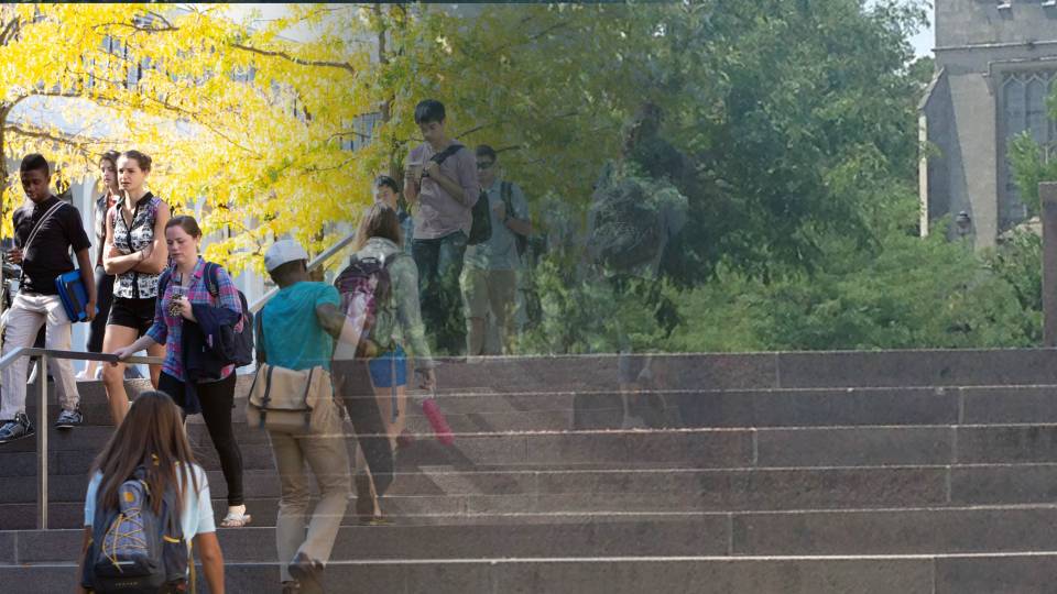 2 photos showing a crowded staircase in autumn and the same staircase empty