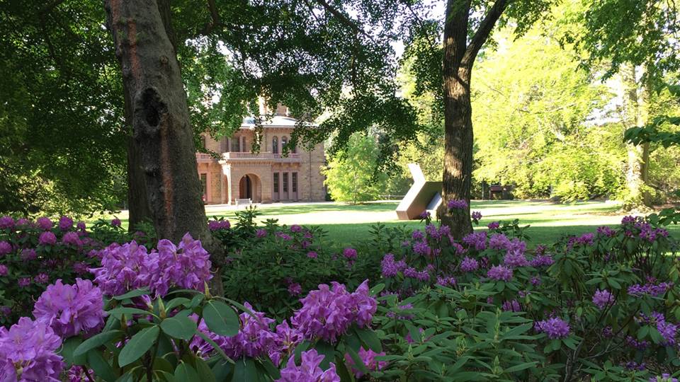 Prospect House front lawn