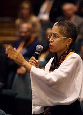 Alumna asking question