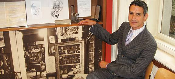 Gallo with artifacts