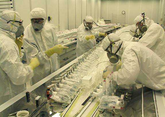 Balloon construction in clean room