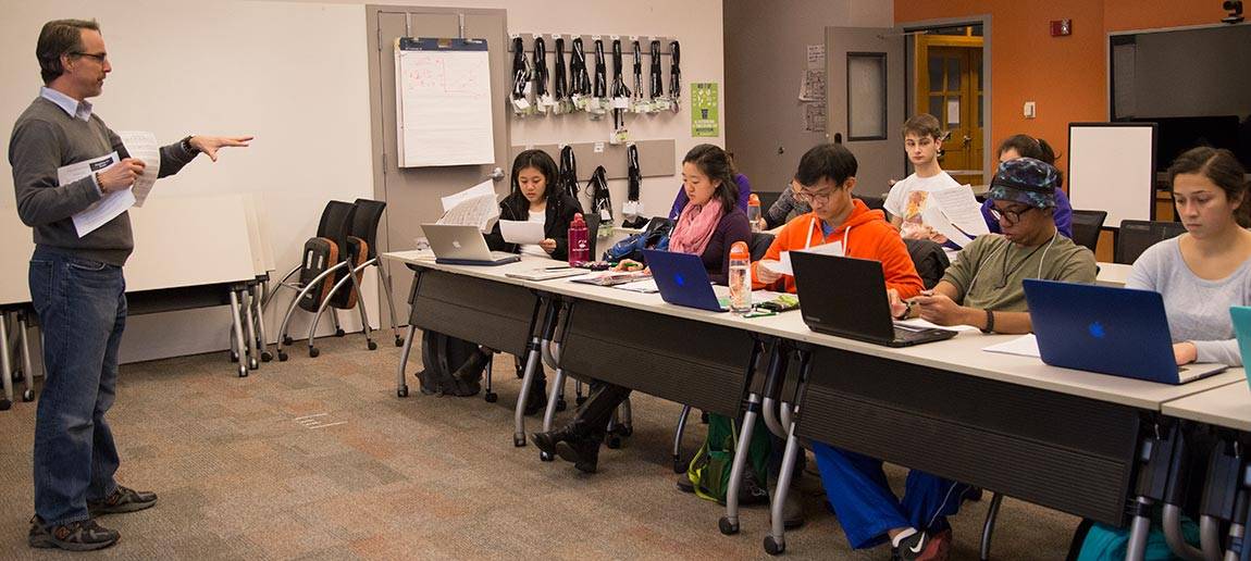 Reading Period Nic Voge from McGraw Center for Teaching and Learning leading study skills workshop