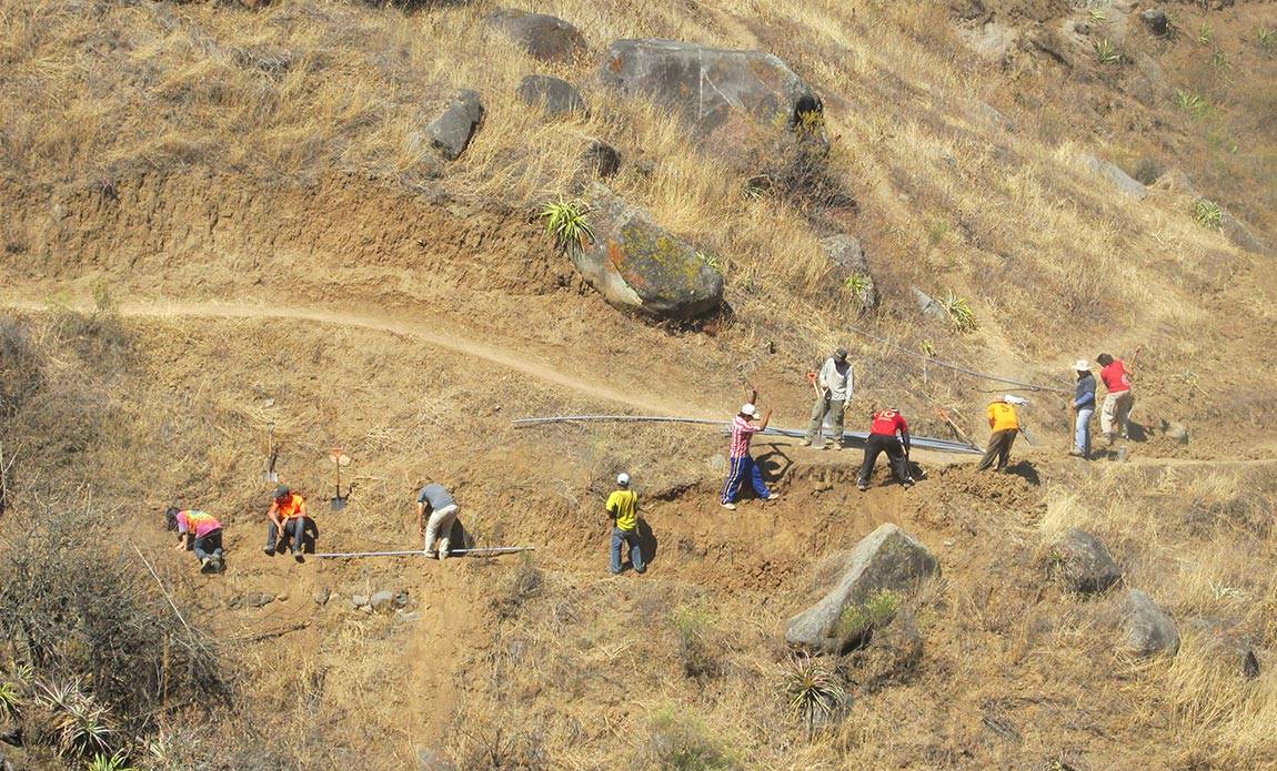 Engineers Without Borders students building pipe system in Peru