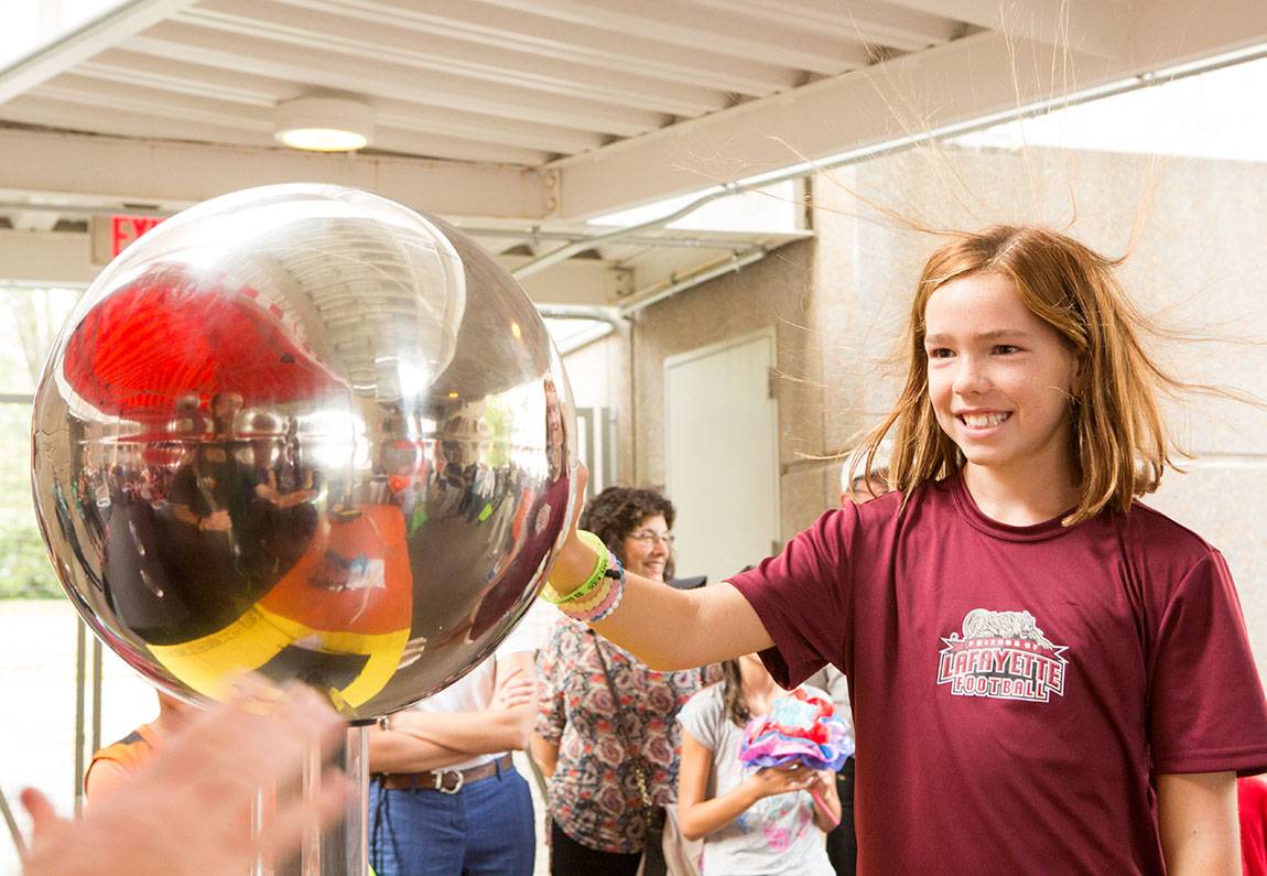 Demonstrating the Van de Graaf generator at Community and Staff Day
