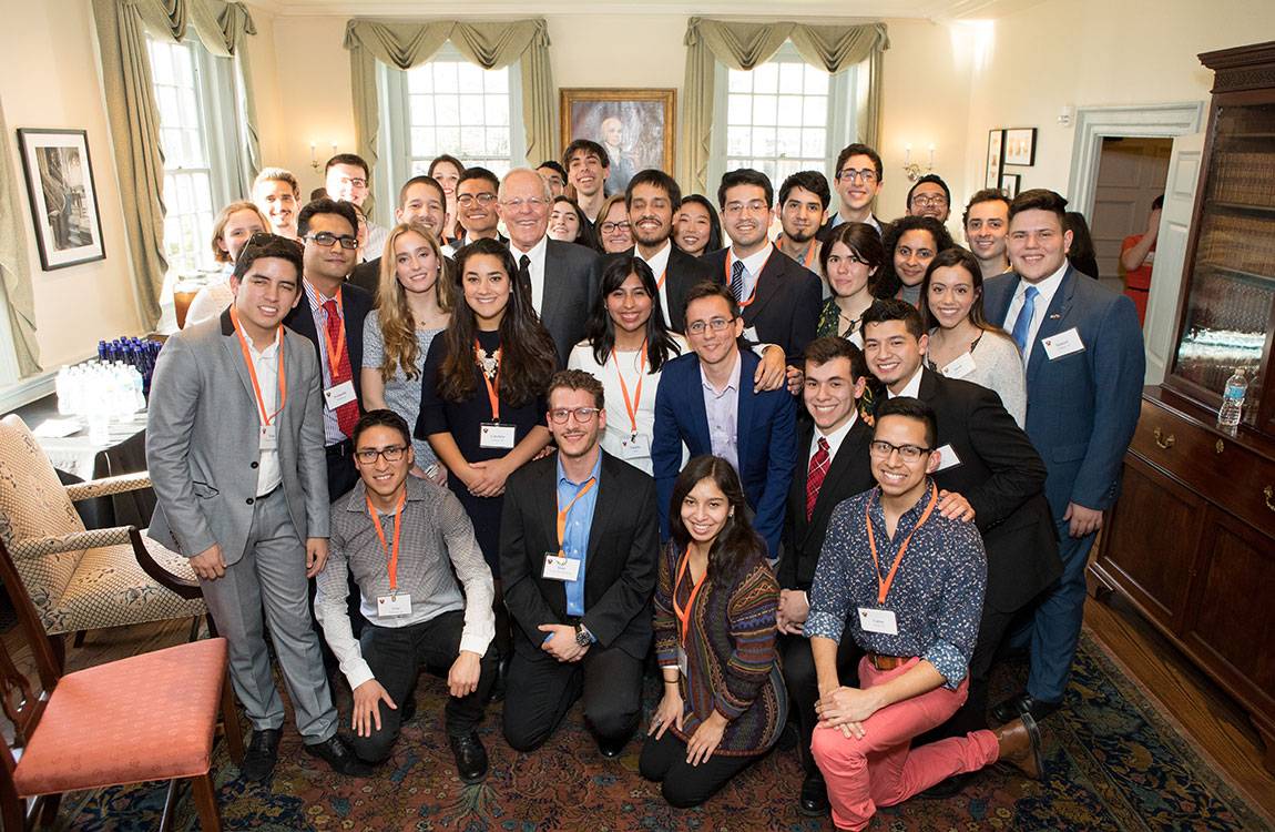Alumni Day 2017 Pedro Pablo Kuczynski with students
