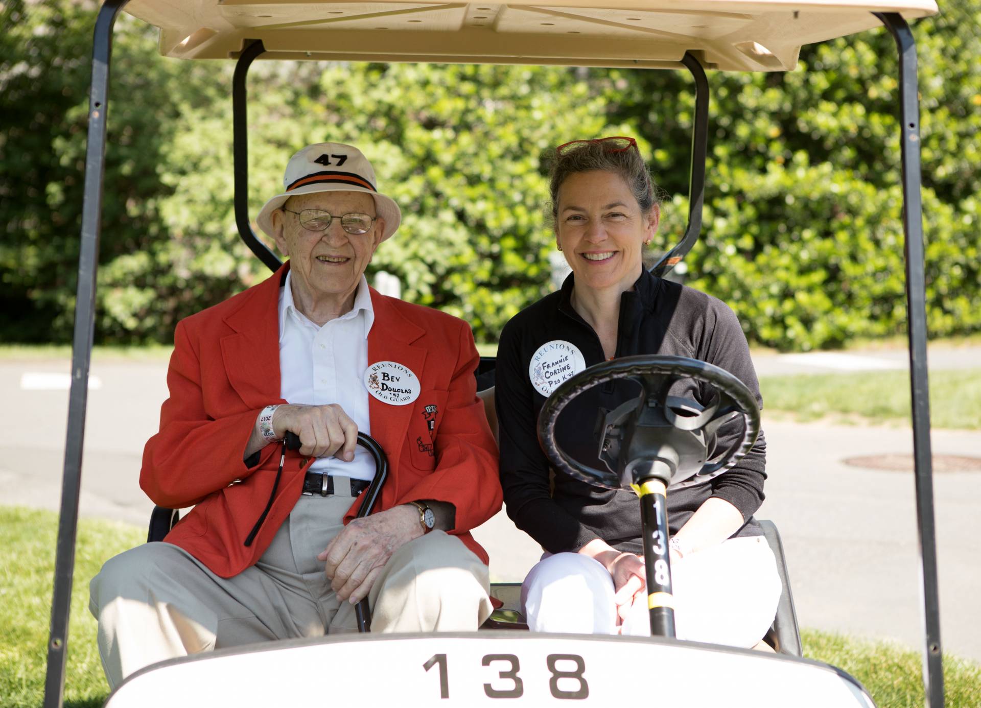 Father from class of 1947 with his daughter in golf cart