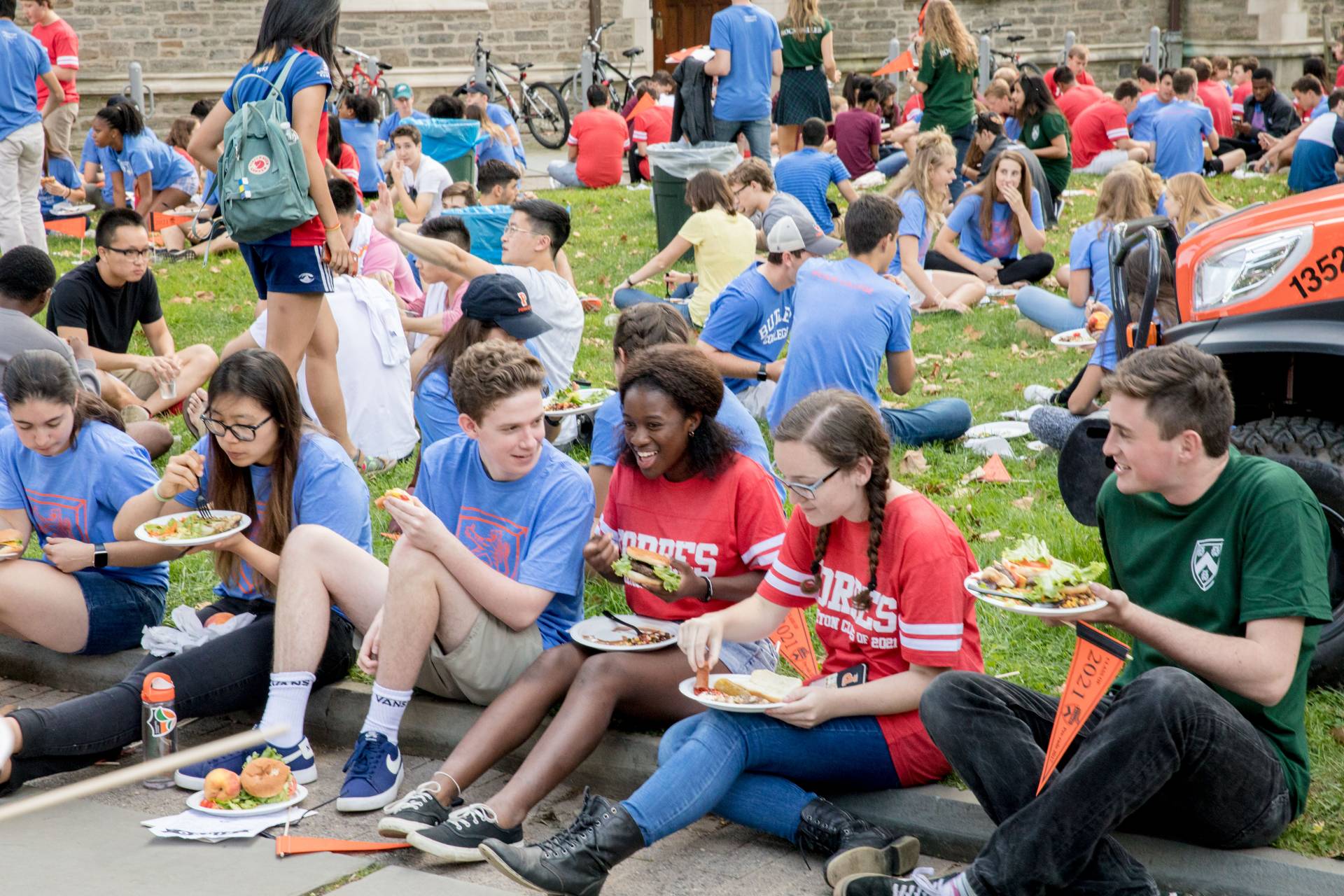 Students eating at picnic on Alexander Beach