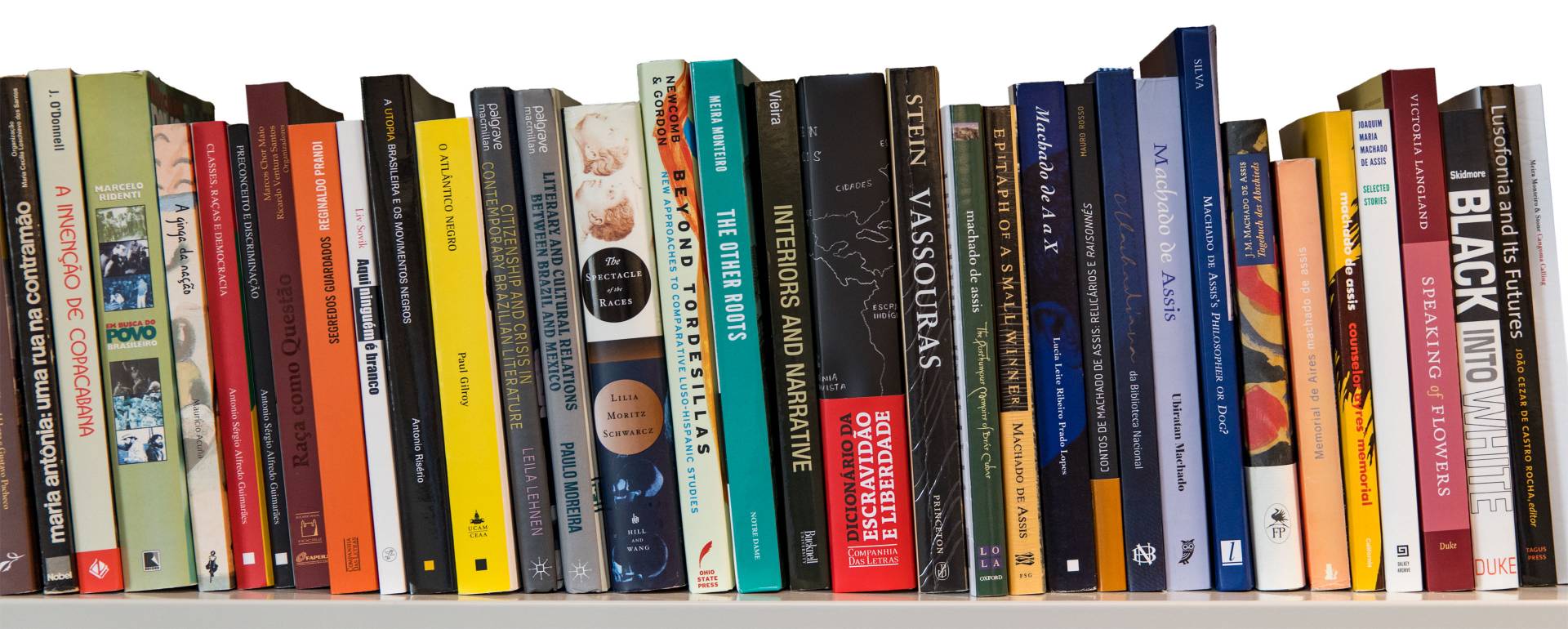 Books on Pedro Monteiro's bookshelf