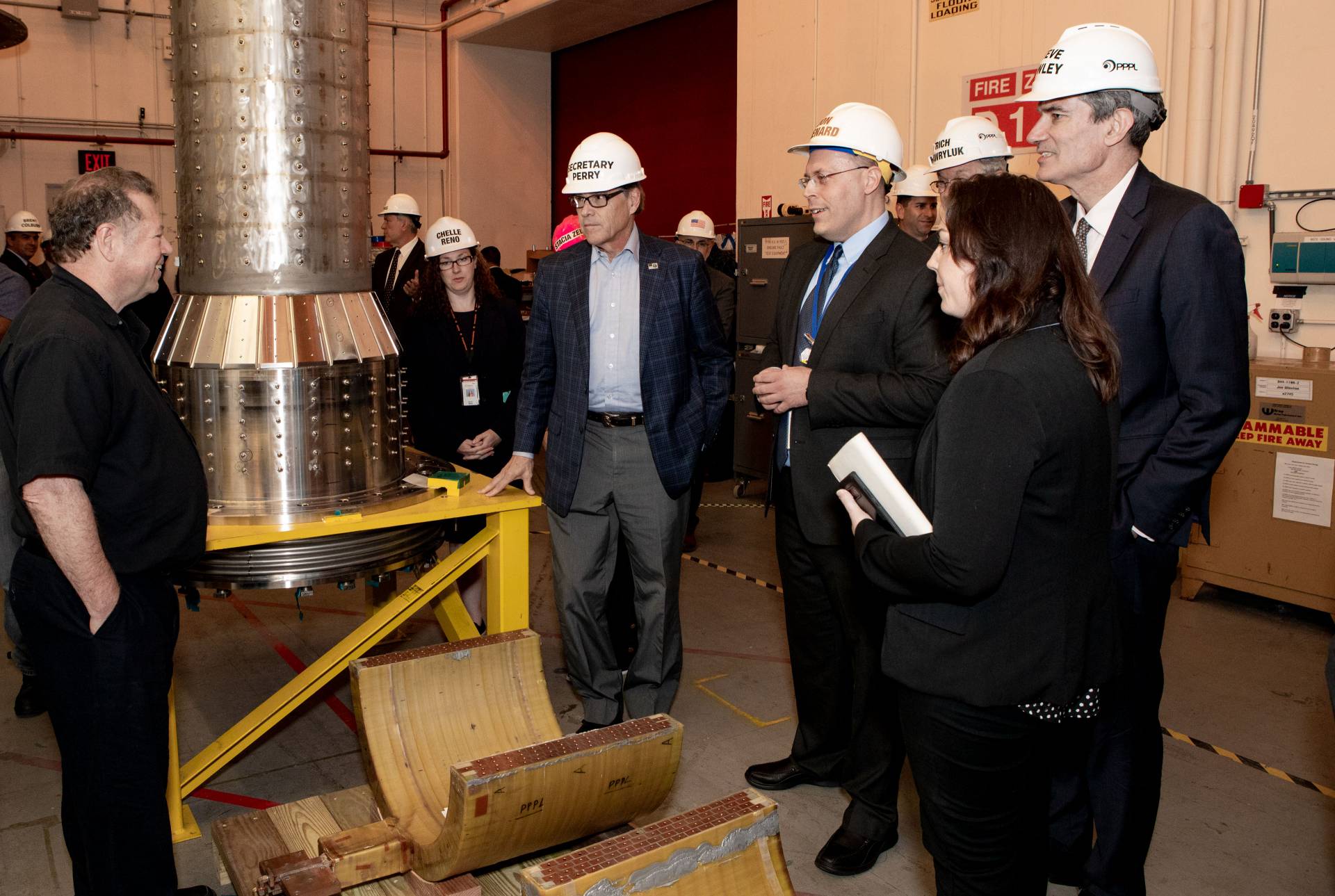 Mike Viola talking with visitors at Princeton Plasma Physics Lab