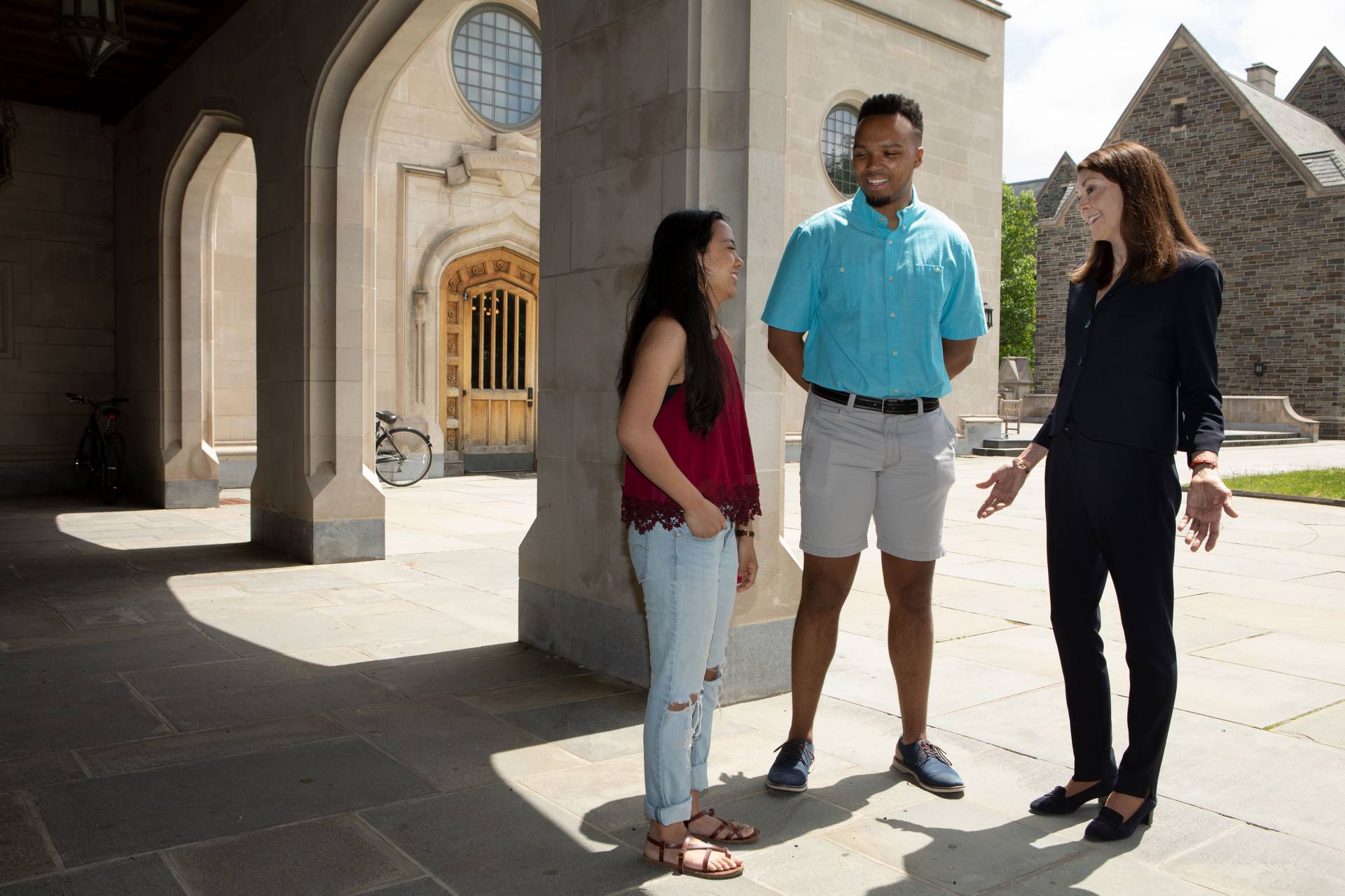 Sandie Bermann in conversation with 2 students