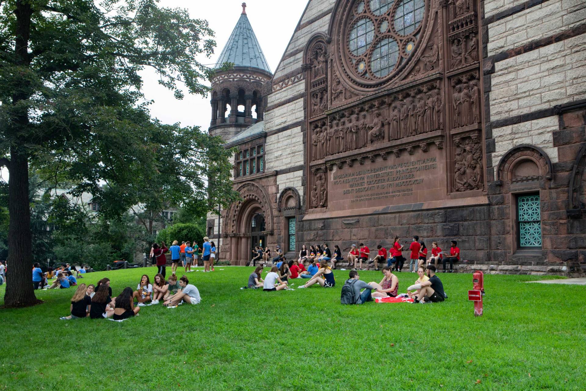 Stents enjoying picnics in front of Alexander Hall