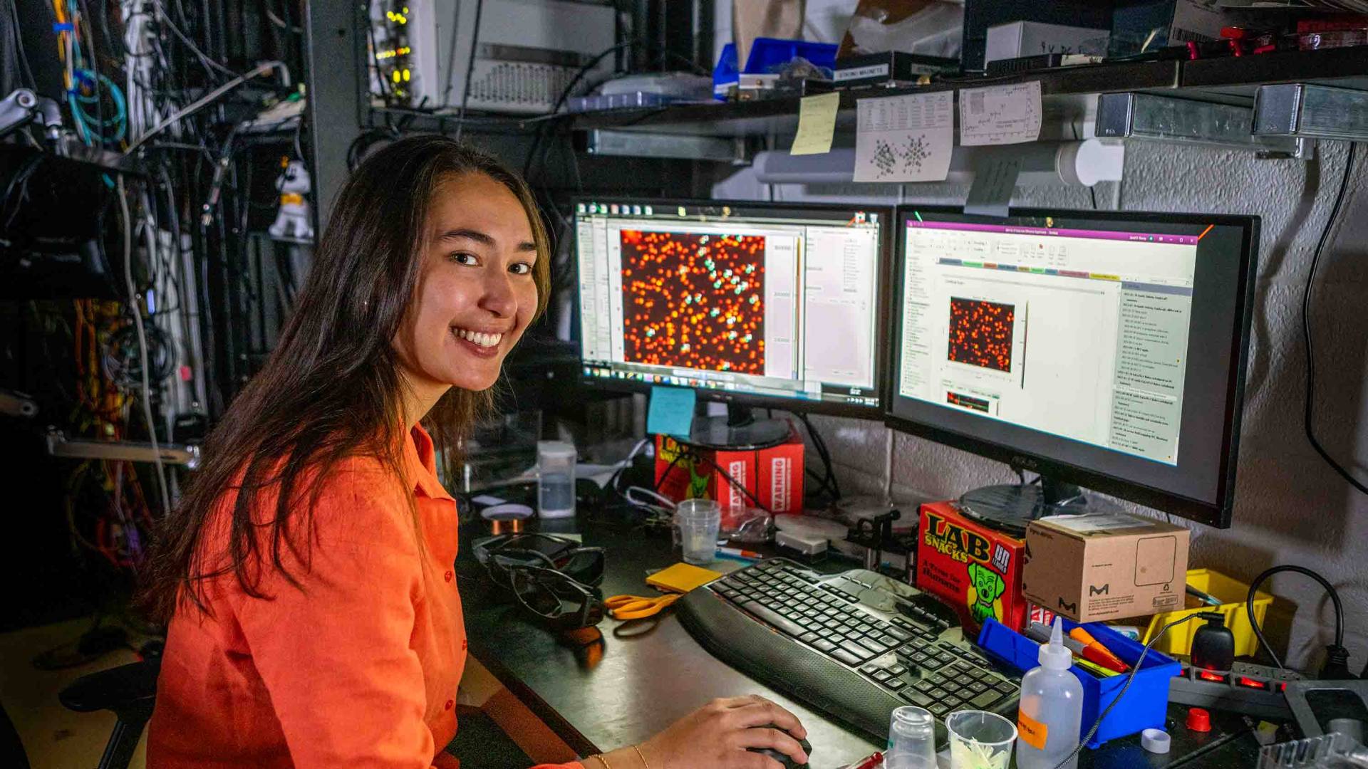 Elisabeth Rülke smiling in a lab