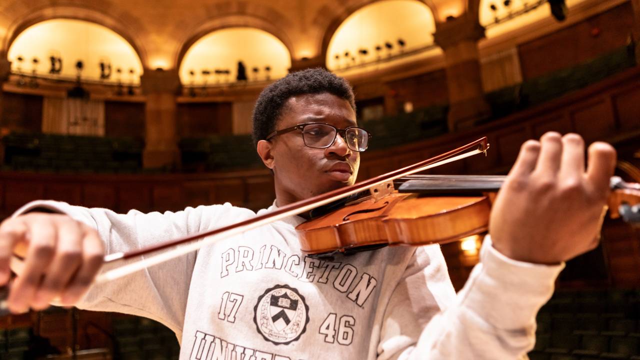 David Opong playing the violin
