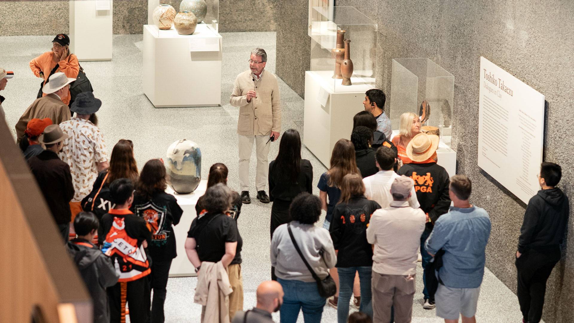 Alumni tour the art museum