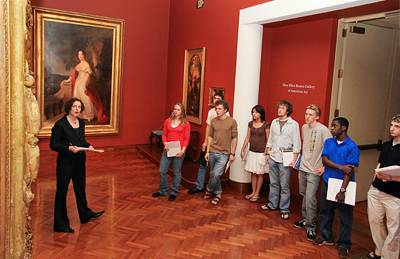 Freshman seminar in art museum