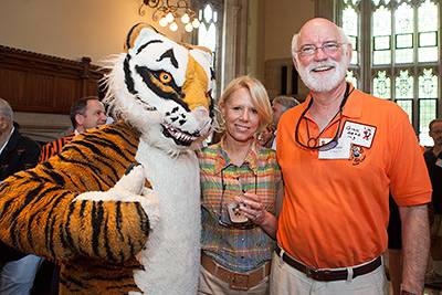 Reunions Fri mascot