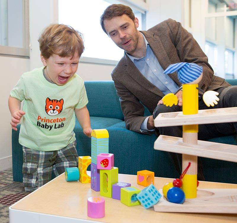 Casey Lew-Williams in Baby Lab with Ezra Cayton-Hodges