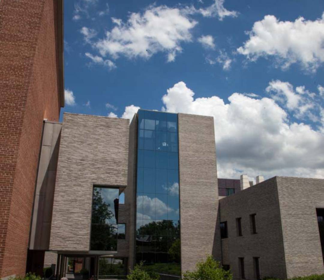 A man and a woman walk toward the main entrance of the Andlinger Center complex.